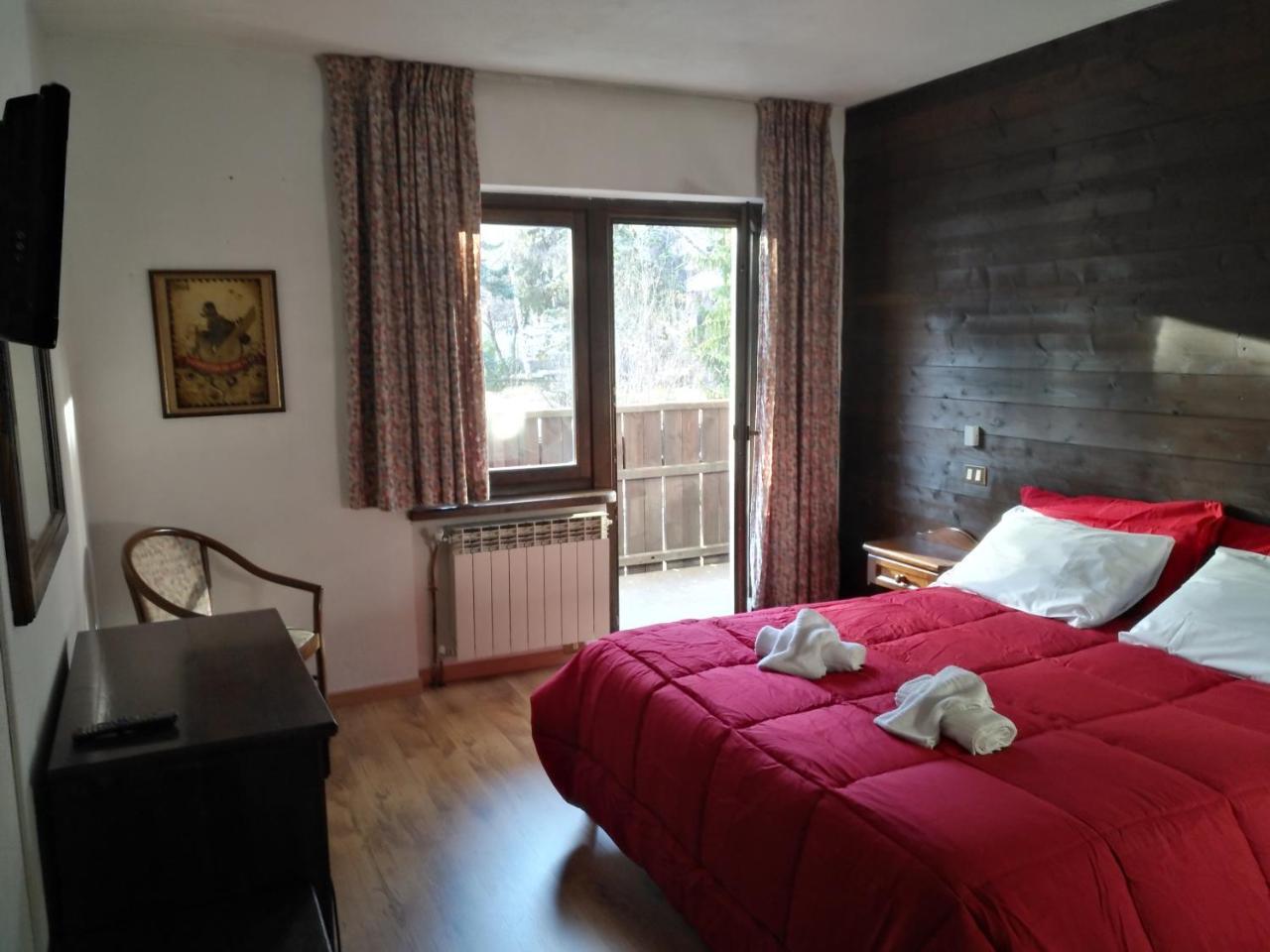Hotel I Larici Bardonecchia Exterior photo